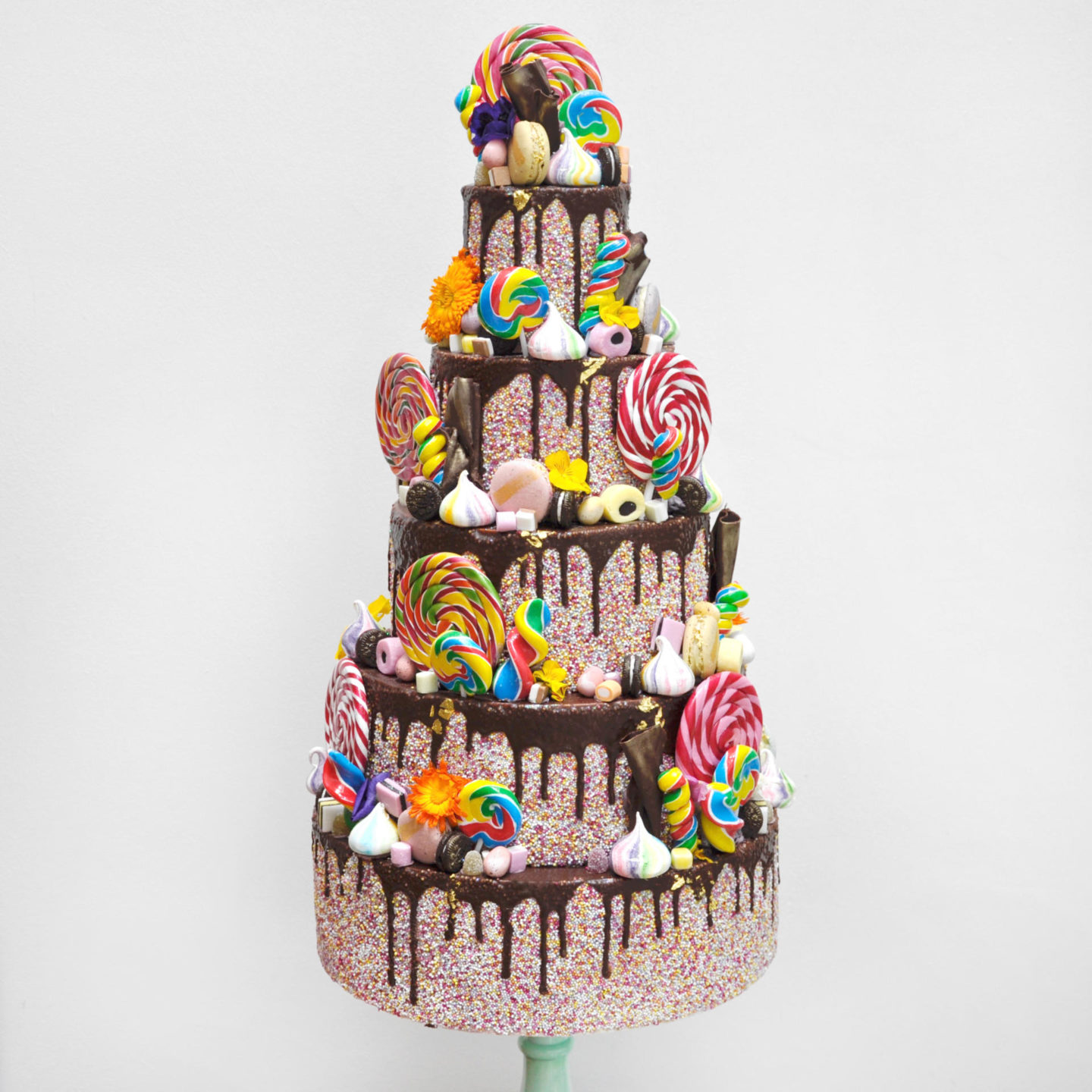 BEHIND THE SCENES WITH THE MOST BEAUTIFUL CAKES, LIKE…EVER.
